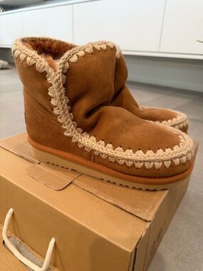 MOU Eskimo Glacier 18 Suede Shearling Ankle Boots Carmel Coffee Size 39 / 9 NIB